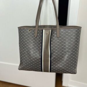 Tory Burch Chain Link Vinyl Large Tote